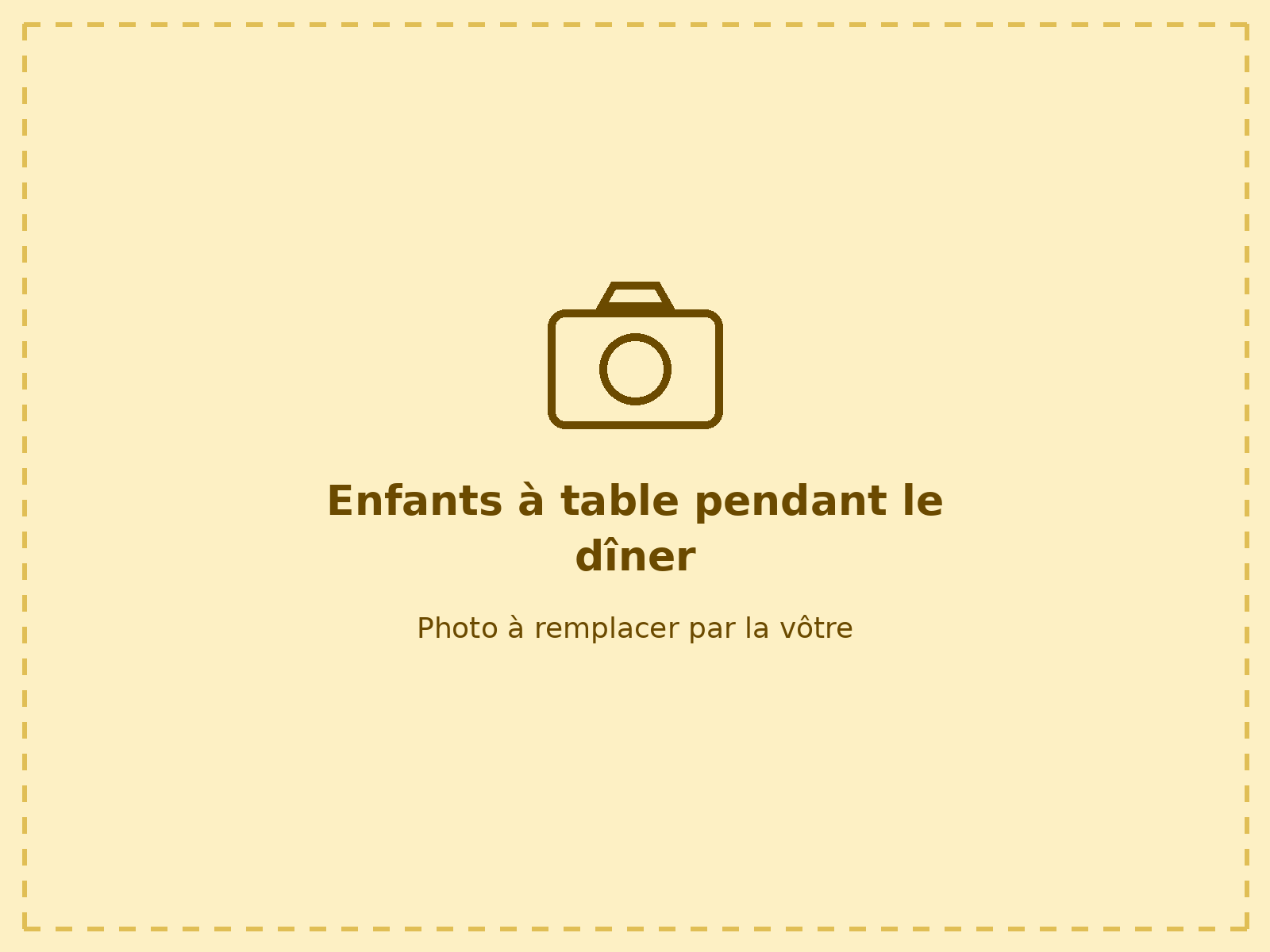 Enfants à table pendant le dîner