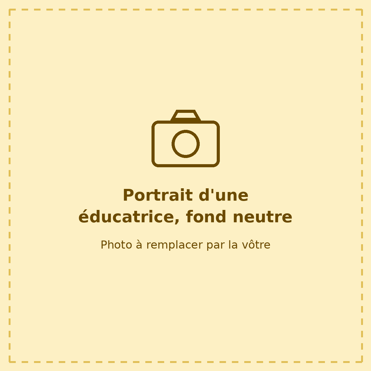 Portrait d'une éducatrice, fond neutre