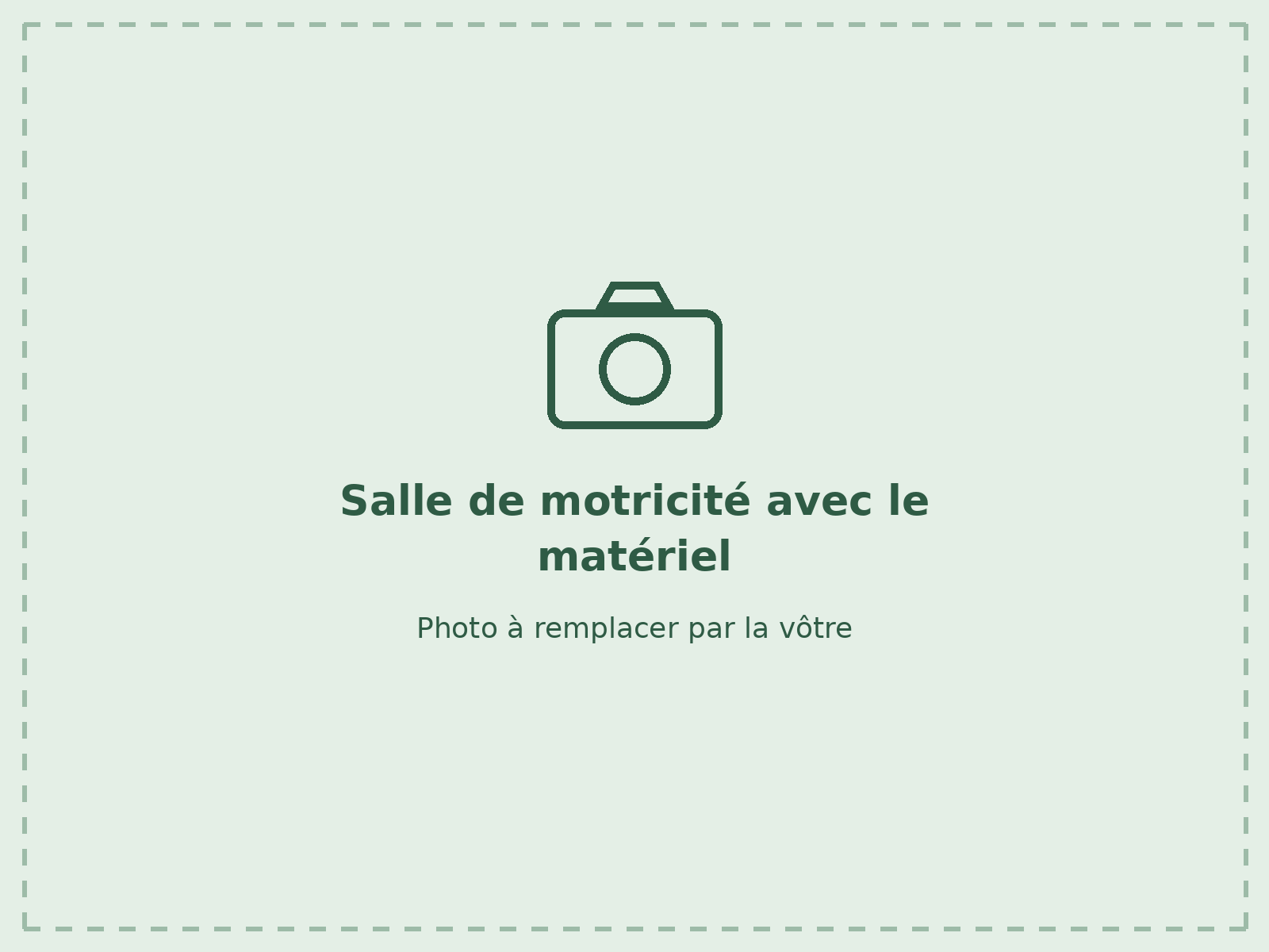 Salle de motricité avec le matériel